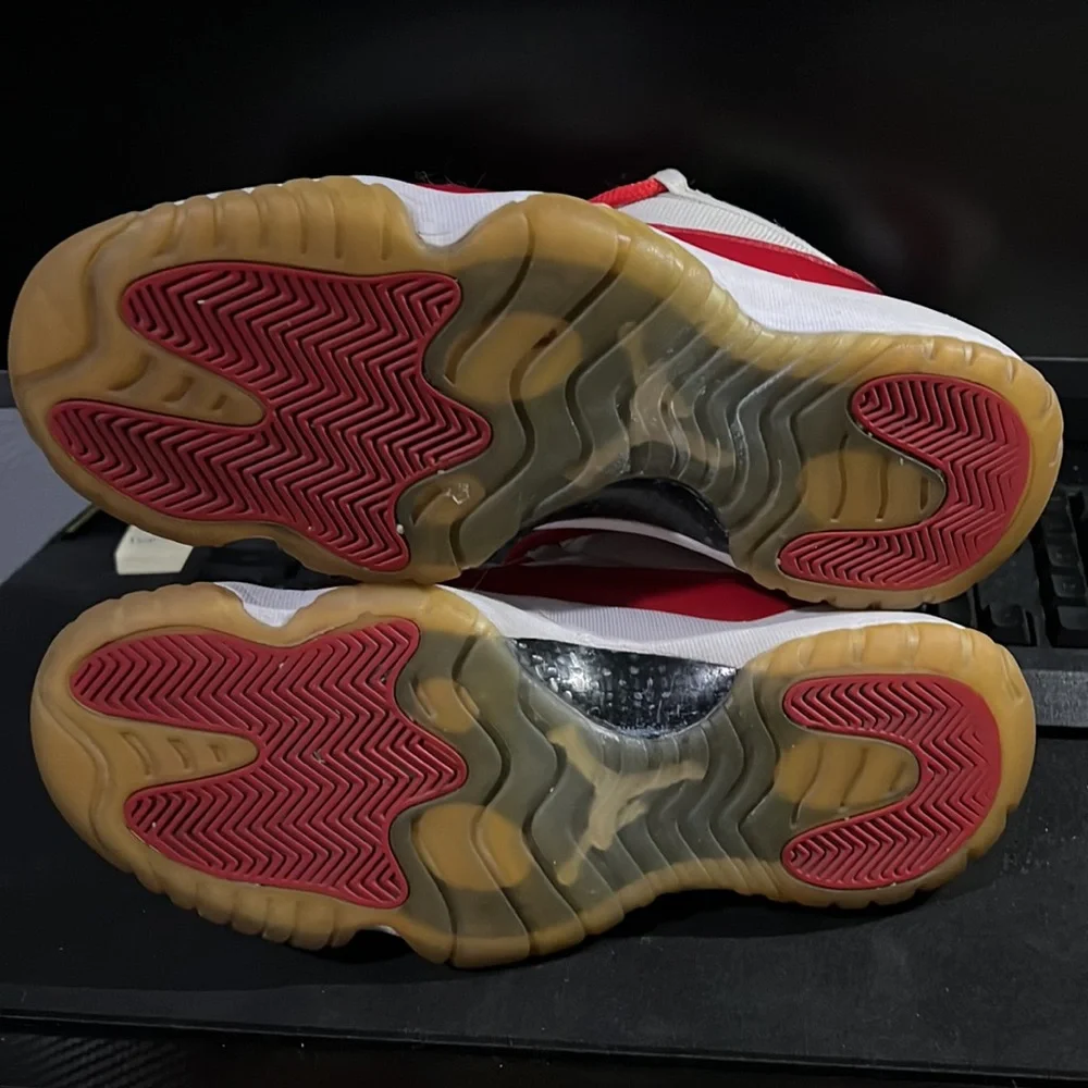 Jordan 11 Cherry Low (2015) - Picture 10 of 10